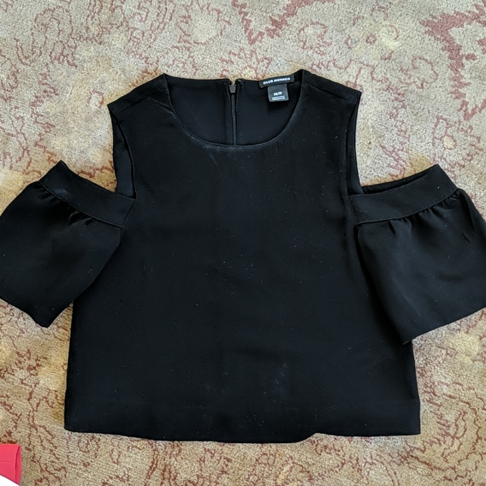 Cut out shoulder short sleeved blouse